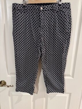 Black & White Geometric Cropped Pants